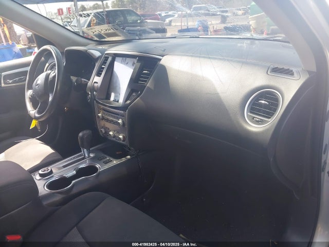 5N1DR2MM3JC607568 Nissan Pathfinder Sl