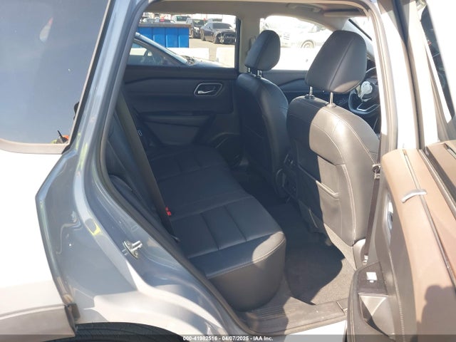 JN8AT3CA2MW019786 Nissan Rogue Sl Fwd
