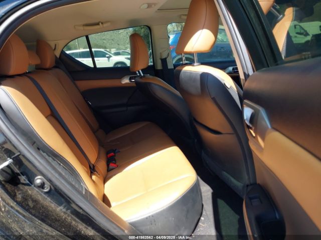 JTHKD5BH6F2223801 Lexus CT 200H