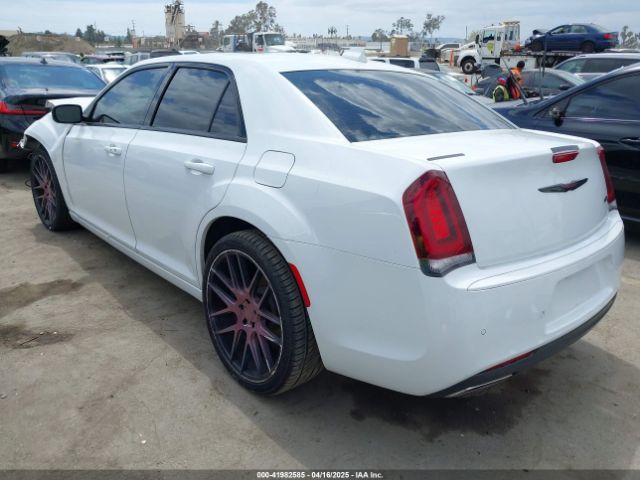 2022 CHRYSLER 300 2C3CCABGXNH162827 Photo 2