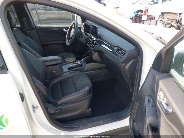 1FMCU0MZ3RUA27673 Ford Escape St-line