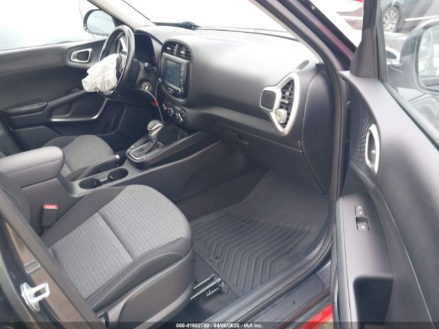 KNDJ63AU1M7749621 KIA Soul Gt-line