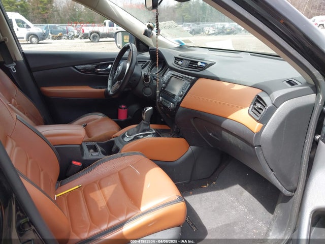 JN8AT2MV6HW255018 Nissan Rogue Sl