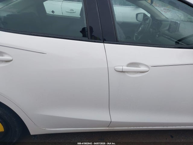 3MYDLBYV0HY173573 Toyota YARIS IA