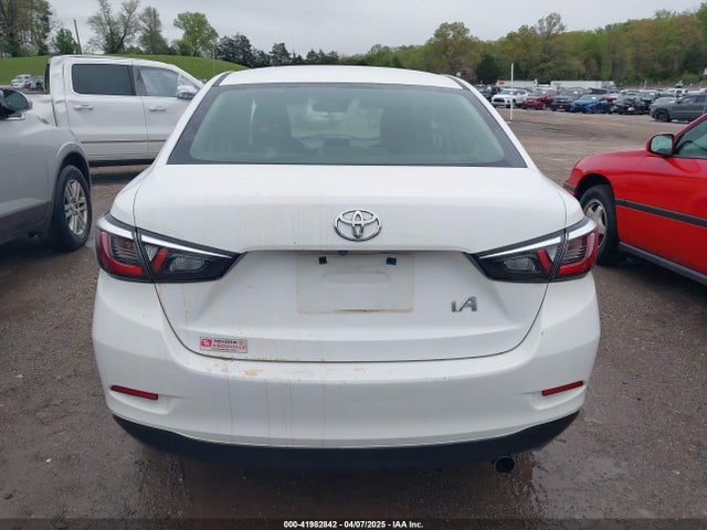 3MYDLBYV0HY173573 Toyota YARIS IA
