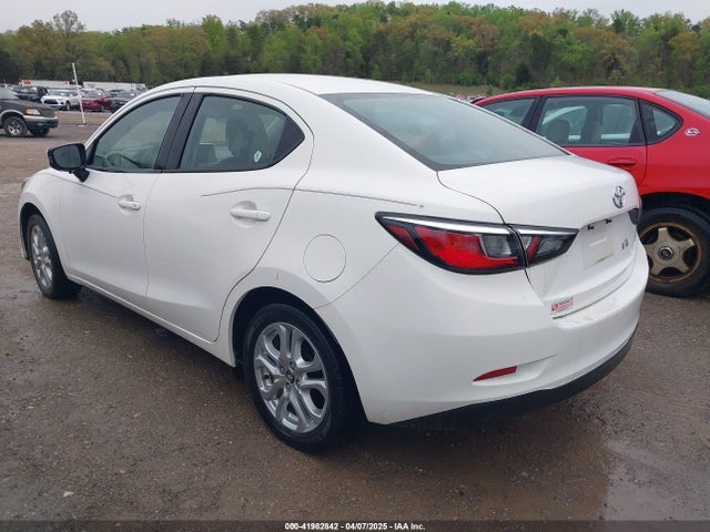 3MYDLBYV0HY173573 Toyota YARIS IA