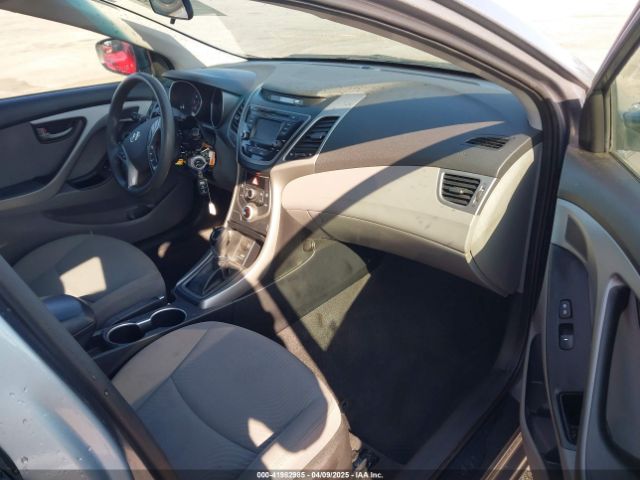 5NPDH4AE1FH565090 Hyundai ELANTRA SE