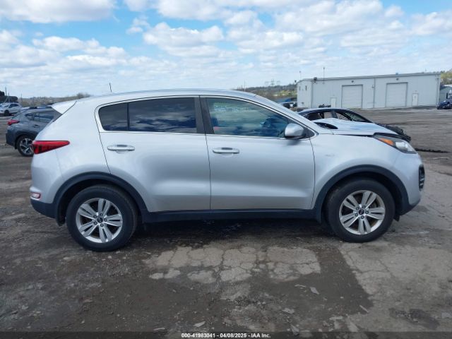 KNDPMCAC9J7438425 KIA Sportage Lx