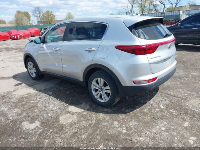 KNDPMCAC9J7438425 KIA Sportage Lx