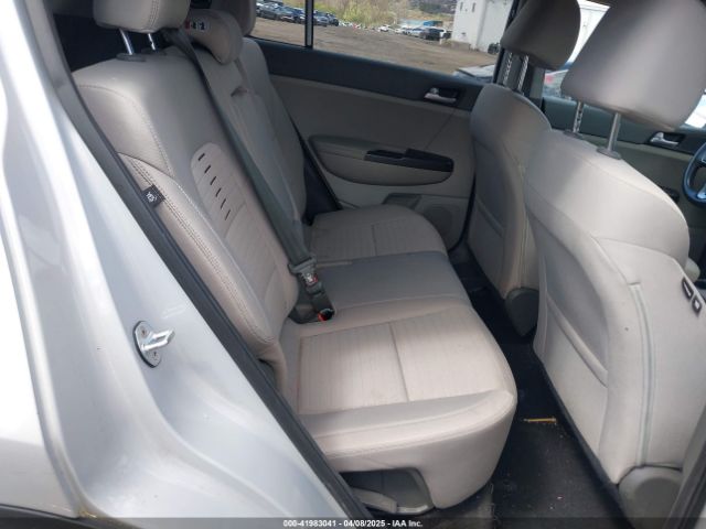 KNDPMCAC9J7438425 KIA Sportage Lx