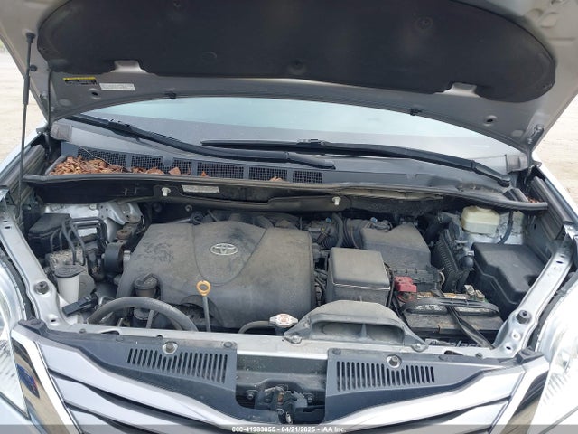 5TDDZ3DC4HS164017 Toyota Sienna Xle 7 Passenger