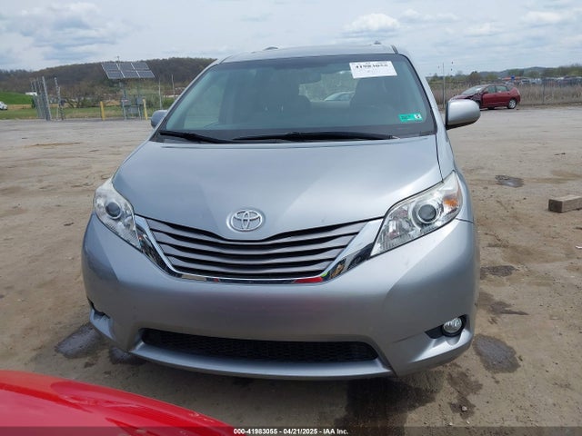 5TDDZ3DC4HS164017 Toyota Sienna Xle 7 Passenger