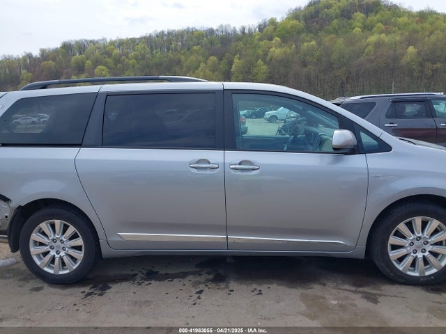 5TDDZ3DC4HS164017 Toyota Sienna Xle 7 Passenger