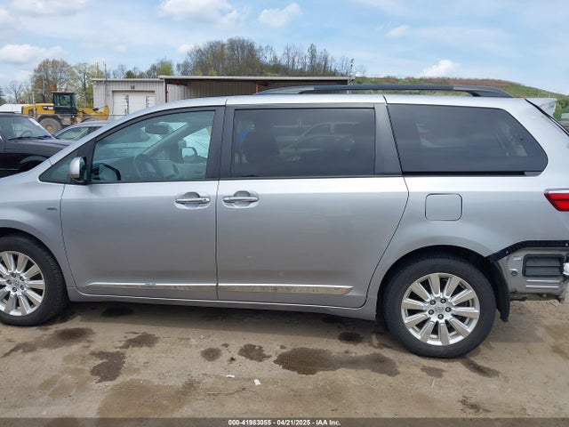 5TDDZ3DC4HS164017 Toyota Sienna Xle 7 Passenger