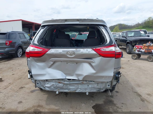 5TDDZ3DC4HS164017 Toyota Sienna Xle 7 Passenger