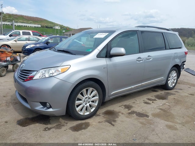 5TDDZ3DC4HS164017 Toyota Sienna Xle 7 Passenger
