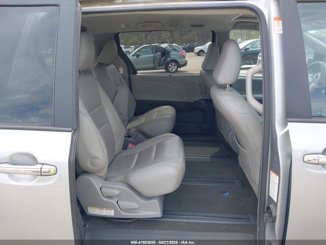 5TDDZ3DC4HS164017 Toyota Sienna Xle 7 Passenger