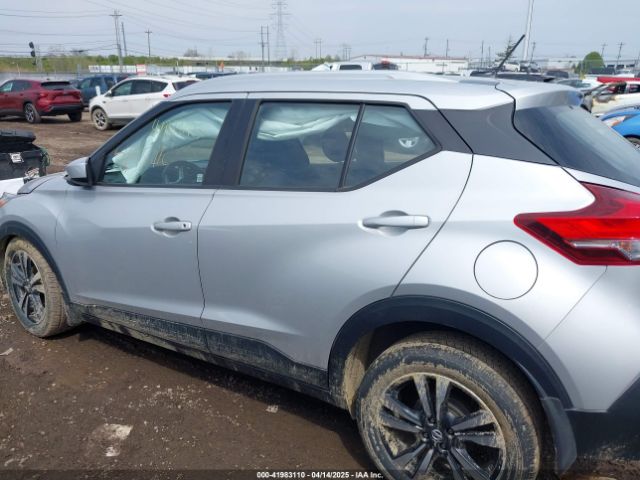 3N1CP5CU2JL541062 Nissan KICKS SV