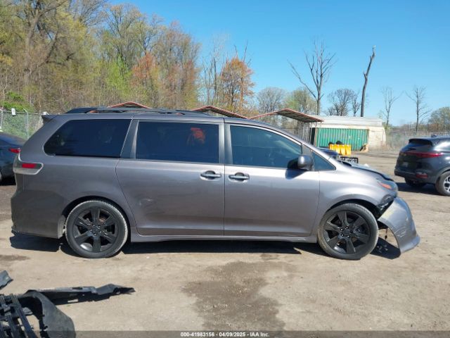 5TDXK3DC3FS682327 Toyota Sienna Se Premium 8 Passenger
