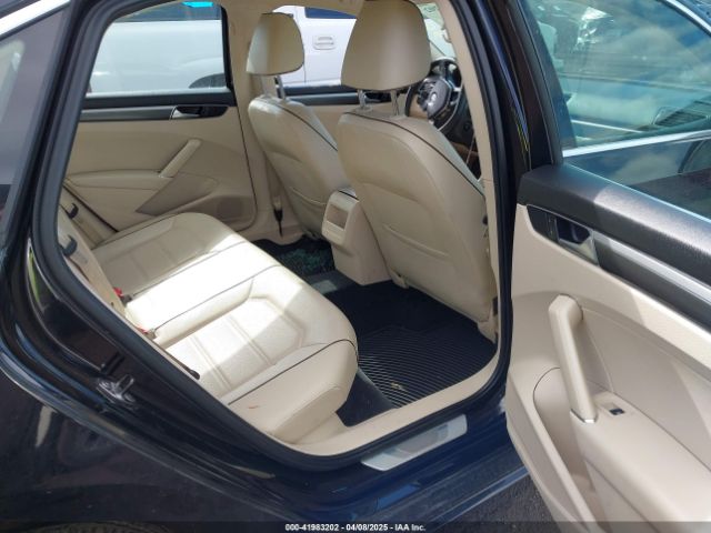 1VWAT7A34GC068563 Volkswagen Passat 1.8t R-line