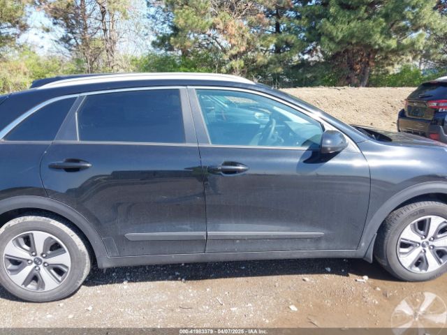 KNDCB3LC9H5055737 KIA NIRO LX