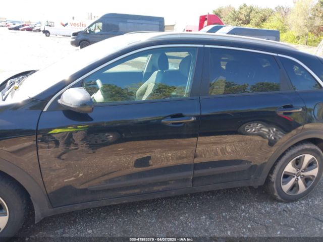 KNDCB3LC9H5055737 KIA NIRO LX