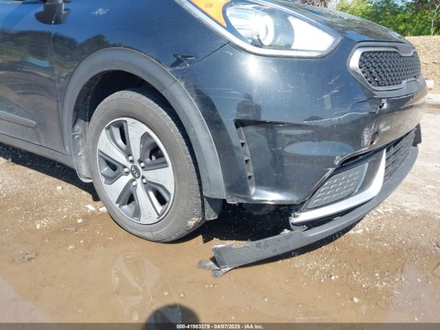 KNDCB3LC9H5055737 KIA NIRO LX