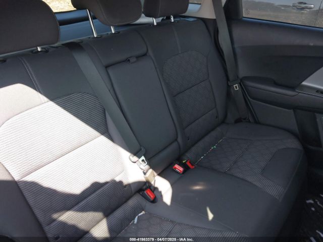 KNDCB3LC9H5055737 KIA NIRO LX