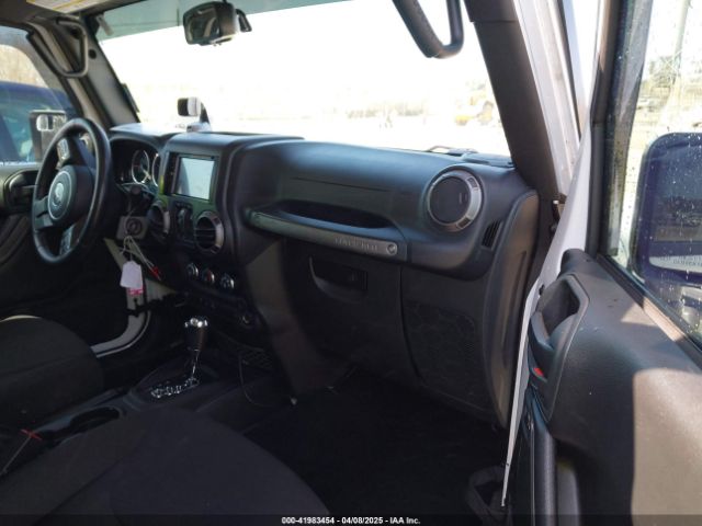 1C4BJWDG7HL612805 Jeep Wrangler Unlimited Sport 4x4