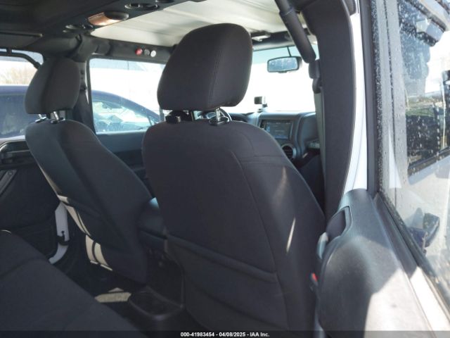 1C4BJWDG7HL612805 Jeep Wrangler Unlimited Sport 4x4