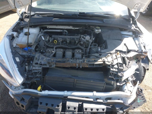 1FADP3F2XJL310931 Ford FOCUS SE