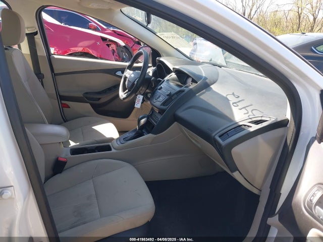1FADP3F2XJL310931 Ford FOCUS SE