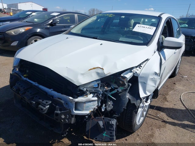 1FADP3F2XJL310931 Ford FOCUS SE