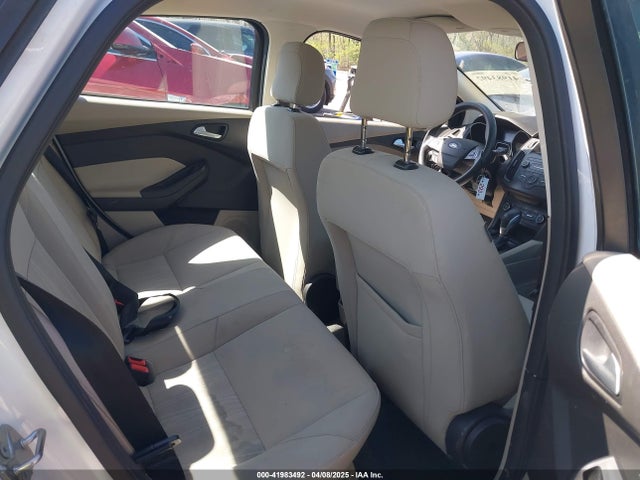 1FADP3F2XJL310931 Ford FOCUS SE