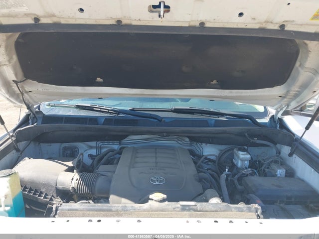 5TFUY5F19FX421139 Toyota Tundra Sr5 5.7l V8