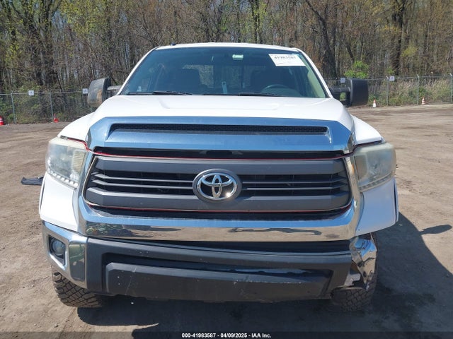 5TFUY5F19FX421139 Toyota Tundra Sr5 5.7l V8