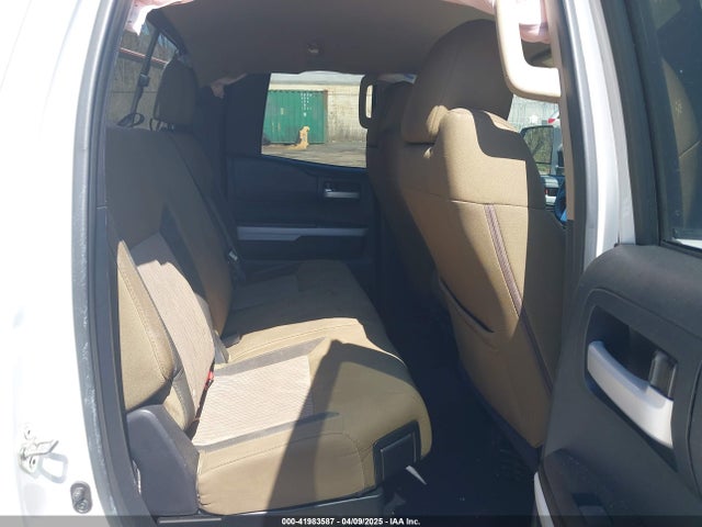 5TFUY5F19FX421139 Toyota Tundra Sr5 5.7l V8