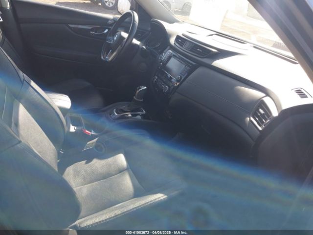 JN8AT2MV8JW318318 Nissan Rogue Sl