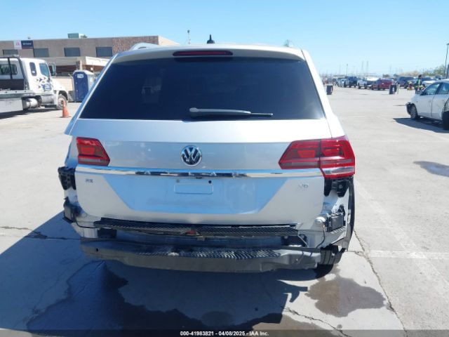 1V2DR2CA9JC502205 Volkswagen 2018
