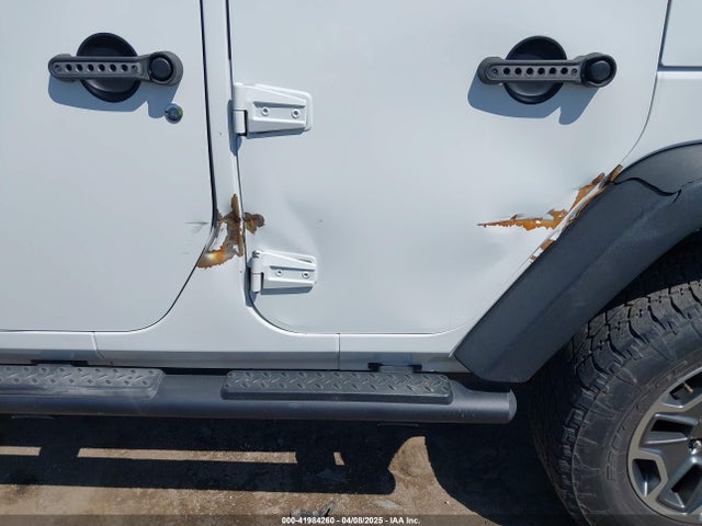 1C4BJWDG8EL144417 Jeep Wrangler Unlimited Sport