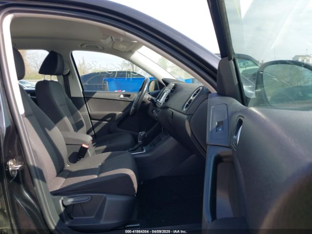 WVGBV7AX4FW578893 Volkswagen TIGUAN S
