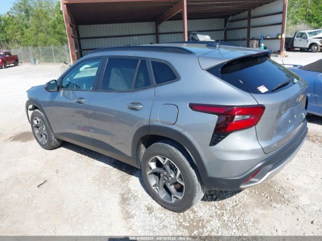 2024 CHEVROLET TRAX KL77LHE28RC072667 Photo 2