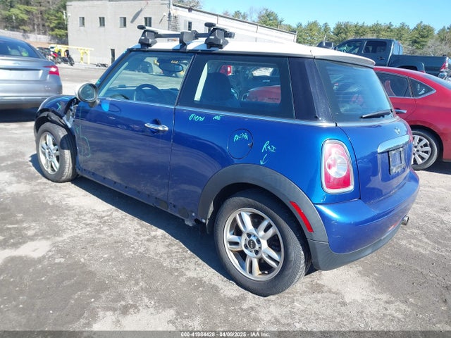 2012 MINI COOPER WMWSU3C52CT542030 Photo 2