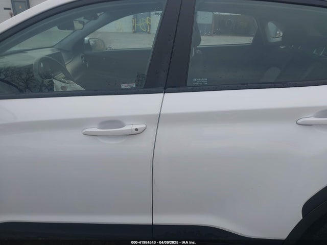 KM8K2CAB2NU794404 Hyundai Kona Se