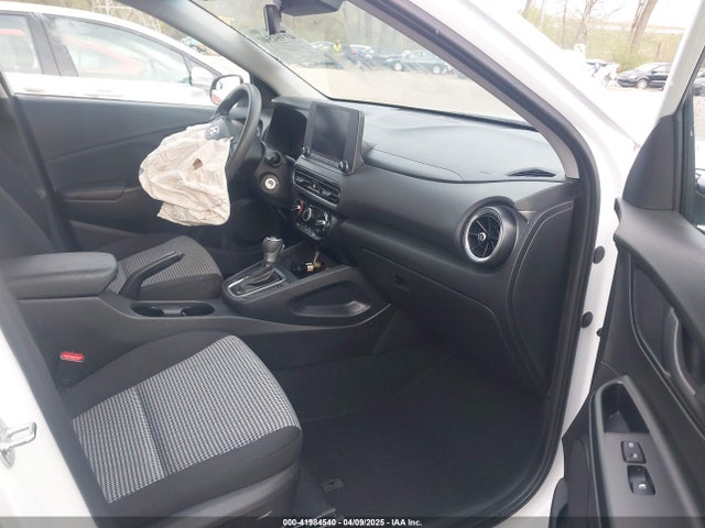 KM8K2CAB2NU794404 Hyundai Kona Se