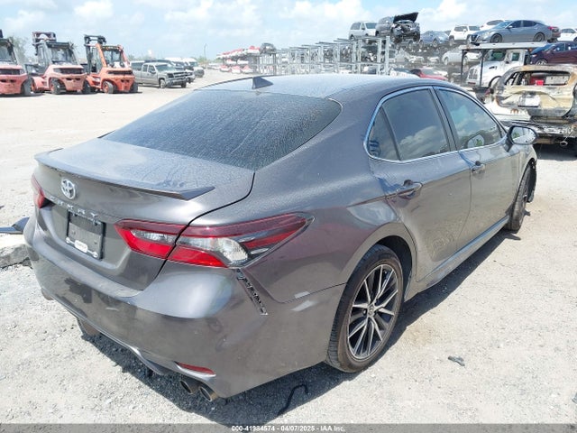 4T1G11AKXNU061322 Toyota CAMRY SE