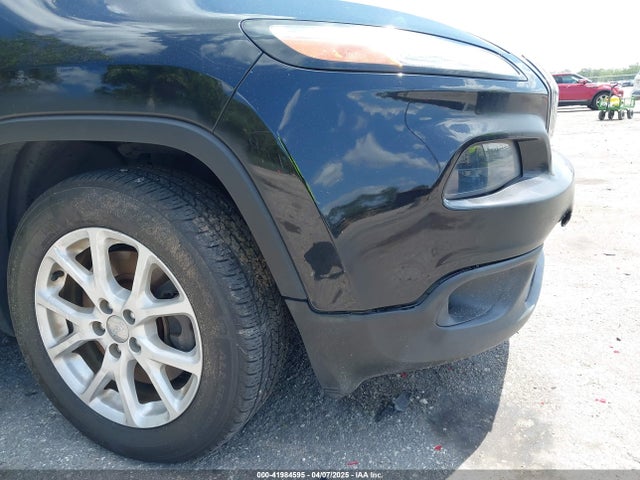 1C4PJLCB4JD510324 Jeep Cherokee Latitude Fwd