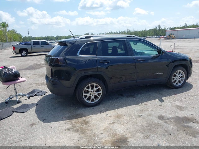 1C4PJLCB4JD510324 Jeep Cherokee Latitude Fwd