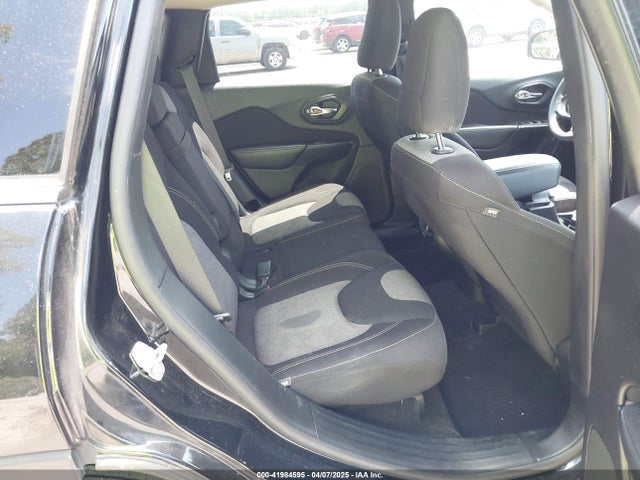1C4PJLCB4JD510324 Jeep Cherokee Latitude Fwd