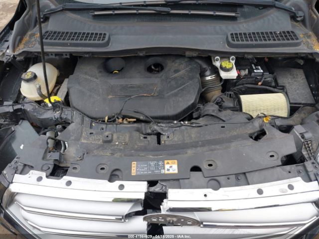 1FMCU0J95HUD37858 Ford Escape Titanium
